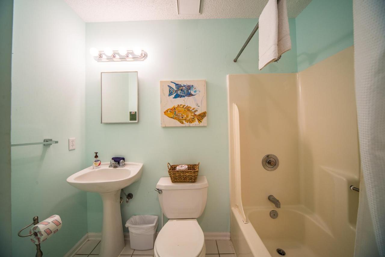 Salty Shack Unit C - Salty Shack - Dog Friendly Home - Across From The Beach - Central Location! Folly Beach Eksteriør bilde
